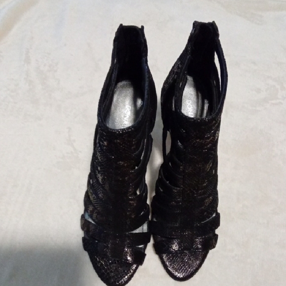 Donald J. Pliner Shoes - Donald J. Pliner Elegant Black Heels